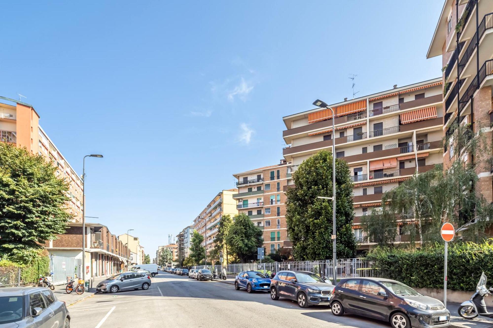 Forlanini M4 Modern With Balconies * Mailand